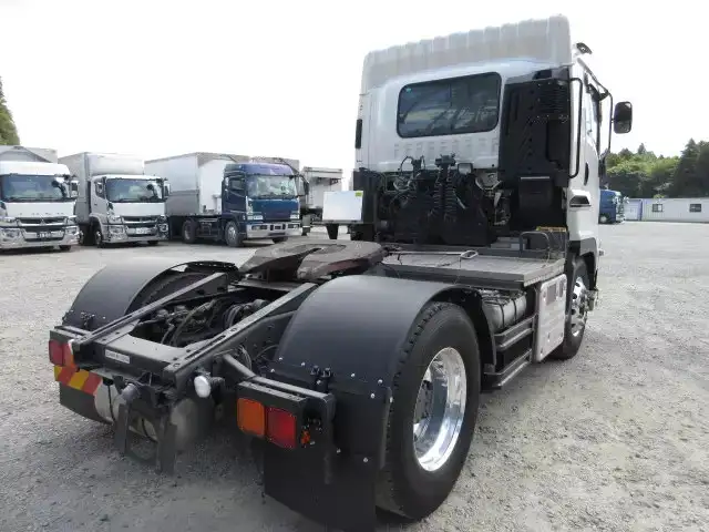 いすゞ ギガ 大型 トラクター ハイルーフ 1デフの中古トラック画像2