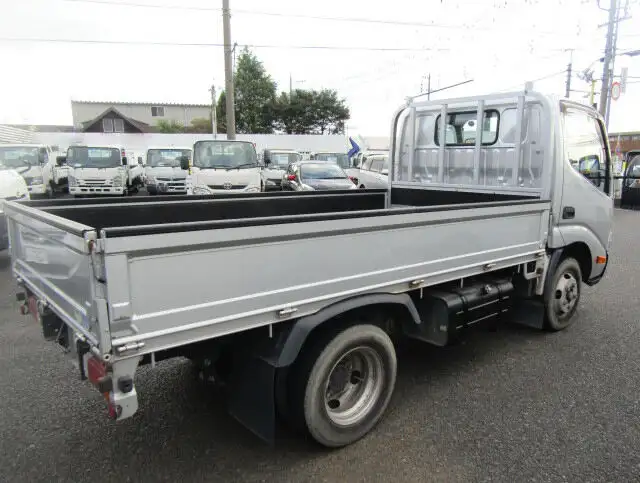 トヨタ ダイナ 小型 平ボディ XZC605 H30の中古トラック画像2