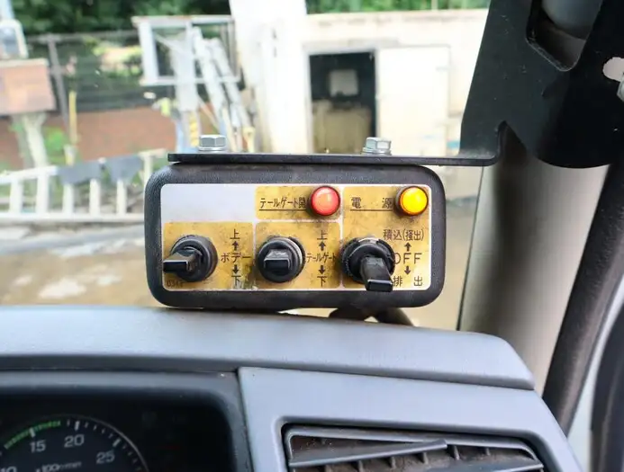 三菱 ファイター 中型/増トン パッカー車 巻き込み式 回転ダンプ式の中古トラック画像16
