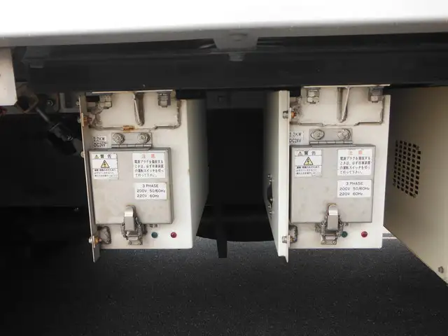 日産UD クオン 大型 冷凍冷蔵 低温 パワーゲートの中古トラック画像16