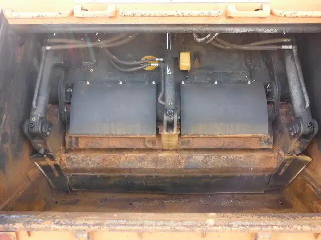 いすゞ フォワード 中型/増トン パッカー車 プレス式 ベッドの中古トラック画像6