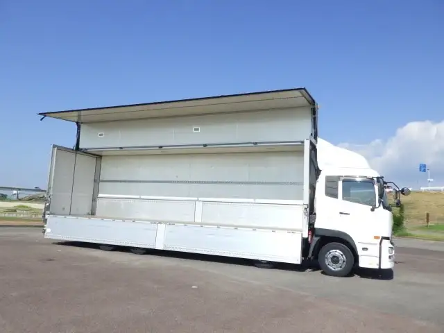日産UD クオン 大型 ウイング エアサス ベッドの中古トラック画像3