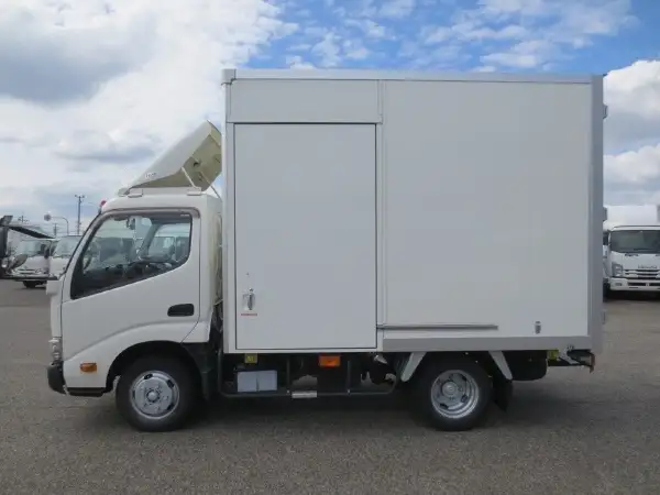 トヨタ ダイナ 小型 アルミバン サイドドア TPG-XZU605の中古トラック画像8
