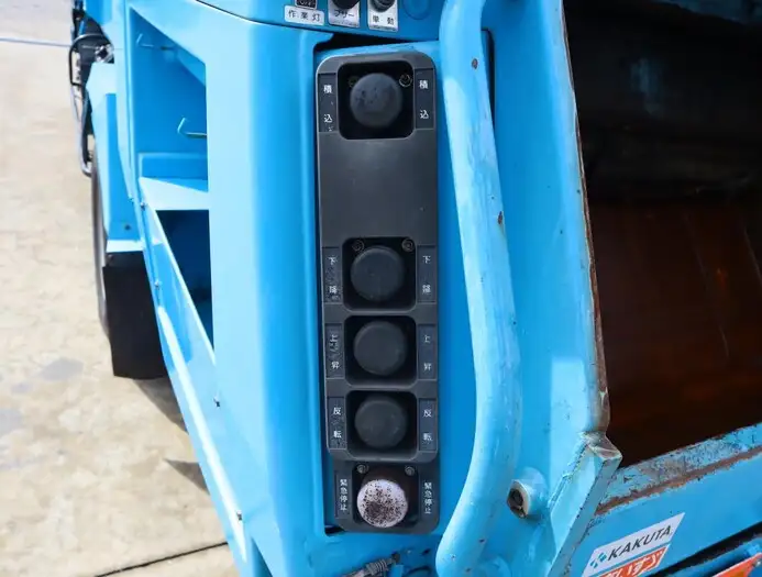いすゞ エルフ 小型 パッカー車 プレス式 PA-NPR81Nの中古トラック画像4