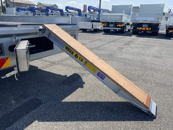 三菱 ファイター 中型/増トン 車両重機運搬 4段クレーン ラジコンの中古トラック画像8