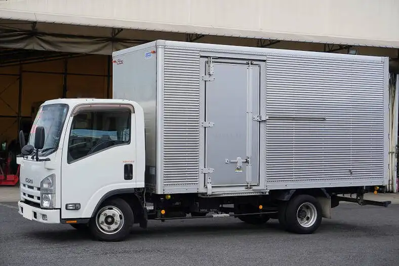 いすゞ エルフ 小型 アルミバン サイドドア TKG-NLR85ANの中古トラック画像1