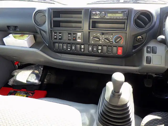 日野 デュトロ 小型 ウイング 2RG-XZU710M R5の中古トラック画像11