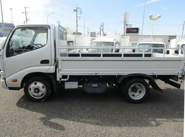 トヨタ ダイナ 小型 平ボディ 床鉄板 XZU605の中古トラック画像4