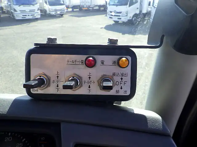 三菱 ファイター 中型/増トン パッカー車 巻き込み式 回転ダンプ式の中古トラック画像16