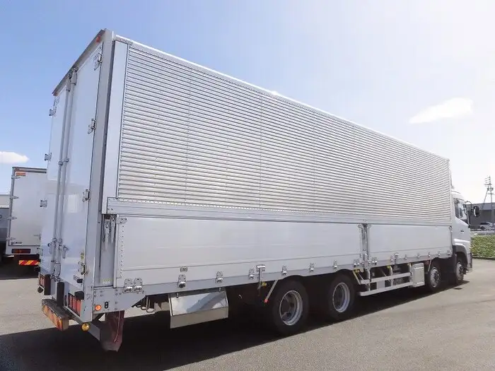 日産UD クオン 大型 ウイング エアサス ベッドの中古トラック画像3