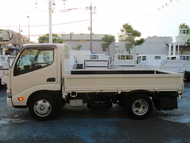 日野 デュトロ 小型 平ボディ 2RG-XZU605M R2の中古トラック画像5