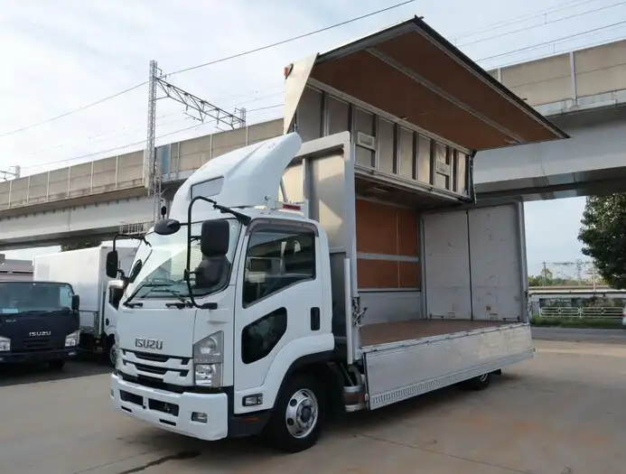 いすゞ フォワード 中型/増トン ウイング TKG-FRR90S2 H29の中古トラック画像1