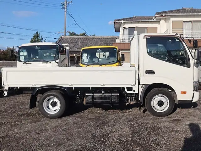 トヨタ ダイナ 小型 平ボディ TPG-XZU605 H30の中古トラック画像3