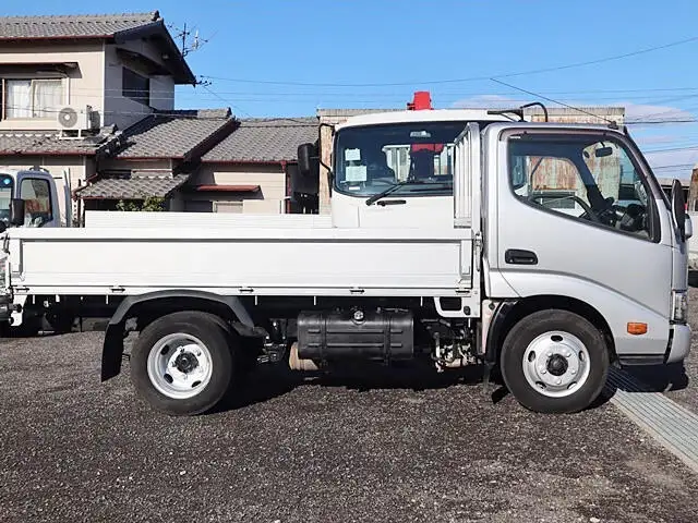 トヨタ ダイナ 小型 平ボディ TKG-XZC605 H28の中古トラック画像3