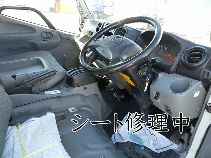 日野 デュトロ 小型 ウイング パワーゲート SKG-XZU650Mの中古トラック画像12