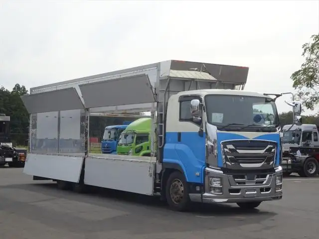 いすゞ ギガ 大型 特殊車両 QKG-CYM77B H29の中古トラック画像2