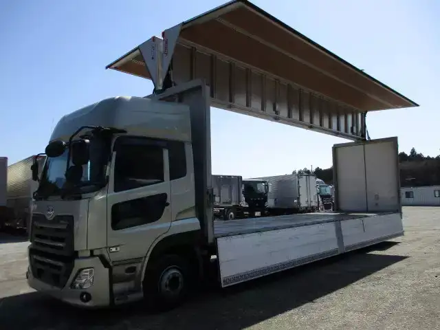 日産UD クオン 大型 ウイング エアサス ベッドの中古トラック画像5