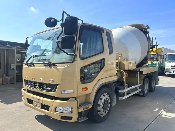 三菱 ファイター 中型/増トン ミキサー・ポンプ ベッド QDG-FQ62Fの中古トラック画像1
