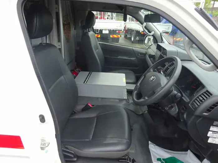 トヨタ ハイエース 小型 特殊車両 CBF-TRH226S H28の中古トラック画像11