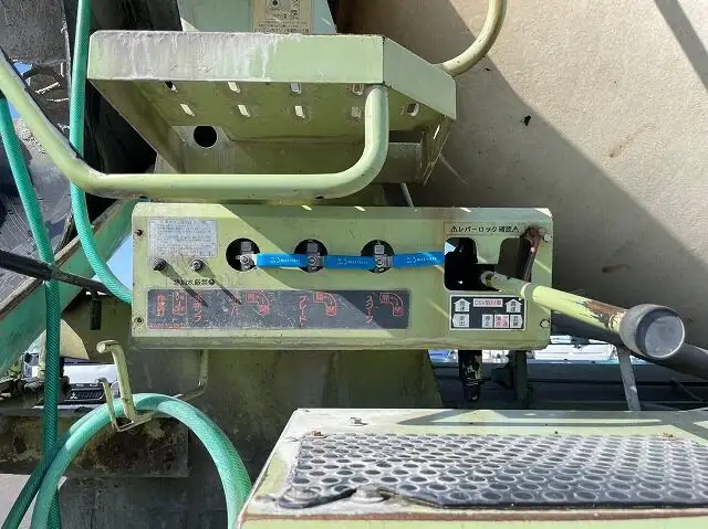 三菱 ファイター 中型/増トン ミキサー・ポンプ ベッド PJ-FQ62Fの中古トラック画像11