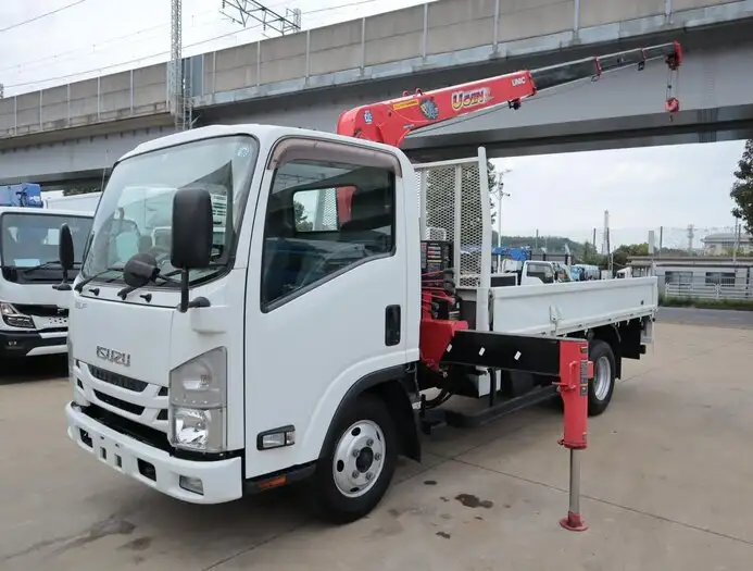 いすゞ エルフ 小型 クレーン付 4段 ラジコンの中古トラック画像1