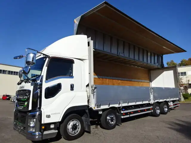 いすゞ ギガ 大型 ウイング ベッド QKG-CYJ77Bの中古トラック画像1