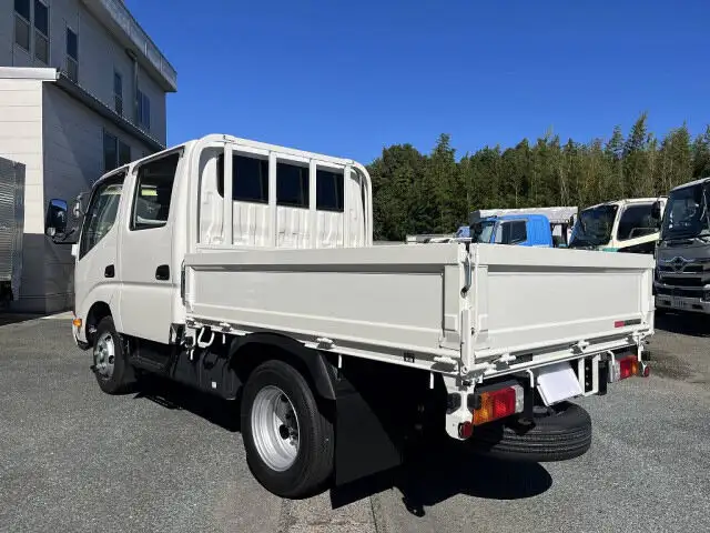 日野 デュトロ 小型 平ボディ Wキャブ 2RG-XZU605Mの中古トラック画像2