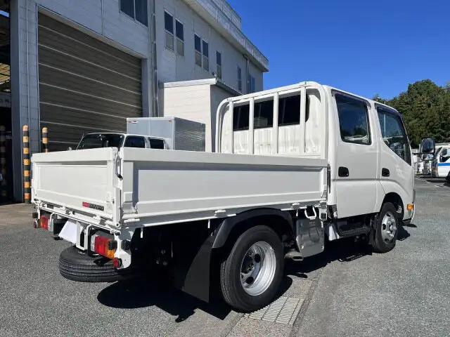 日野 デュトロ 小型 平ボディ Wキャブ 2RG-XZU605Mの中古トラック画像3