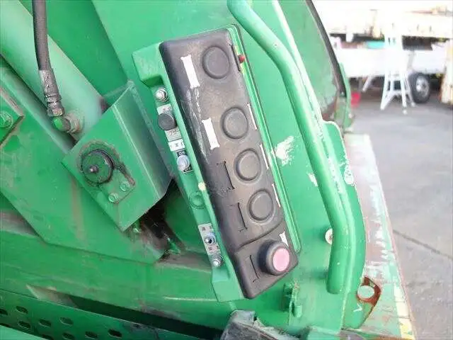 いすゞ フォワード 中型/増トン パッカー車 プレス式 ベッドの中古トラック画像9