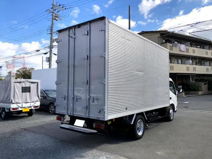 トヨタ ダイナ 小型 アルミバン 3枚観音 BDG-XZU344の中古トラック画像4