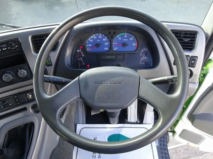 日産UD クオン 大型 クレーン付 床鉄板 アルミブロックの中古トラック画像6