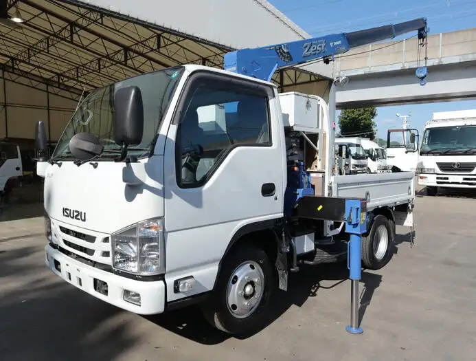 いすゞ エルフ 小型 クレーン付 3段 ラジコンの中古トラック画像1
