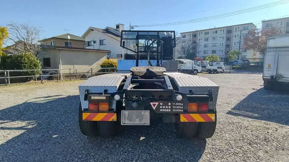 いすゞ ギガ 大型 トラクター 2デフ ベッドの中古トラック画像3