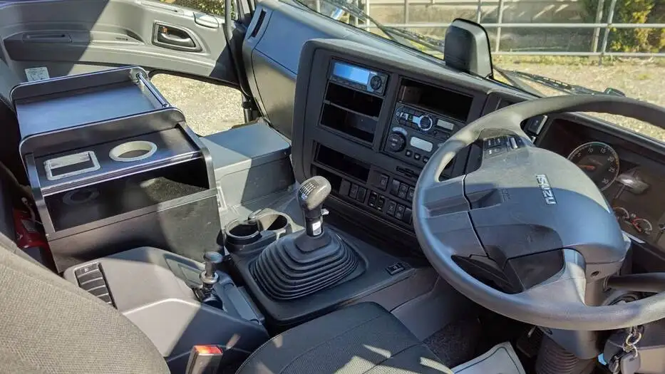いすゞ ギガ 大型 トラクター 2デフ ベッドの中古トラック画像10