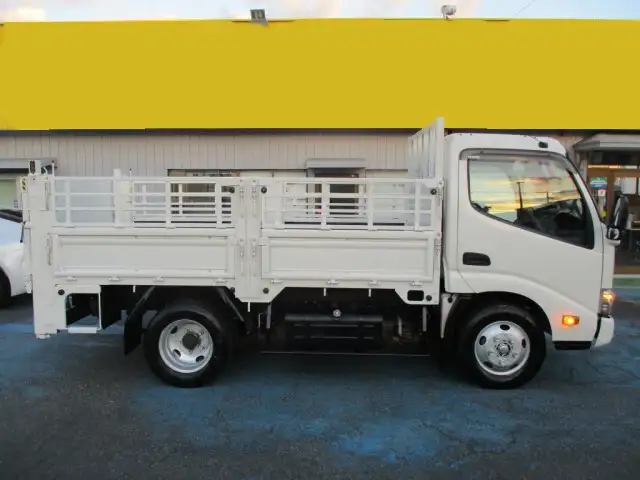 日野 デュトロ 小型 平ボディ パワーゲート 床鉄板の中古トラック画像2