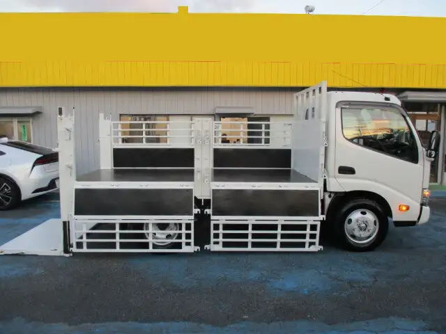 日野 デュトロ 小型 平ボディ パワーゲート 床鉄板の中古トラック画像7