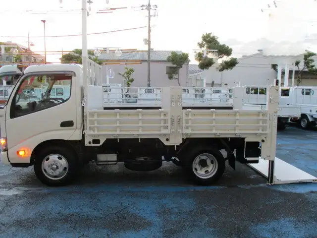 日野 デュトロ 小型 平ボディ パワーゲート 床鉄板の中古トラック画像5