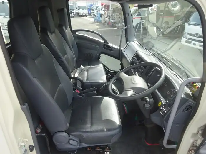 いすゞ フォワード 中型/増トン パッカー車 プレス式 ベッドの中古トラック画像9