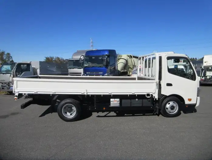 日野 デュトロ 小型 平ボディ 2RG-XZU712M R4の中古トラック画像2