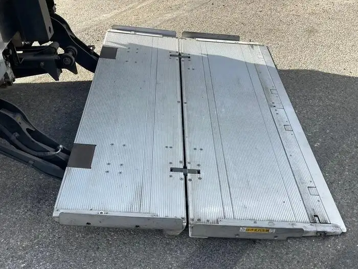 三菱 キャンター 小型 冷凍冷蔵 低温 パワーゲートの中古トラック画像12