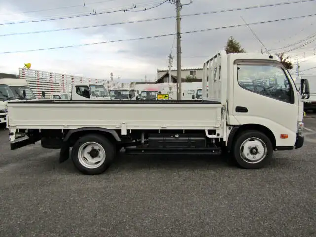 トヨタ ダイナ 小型 平ボディ XZU645 H30の中古トラック画像2
