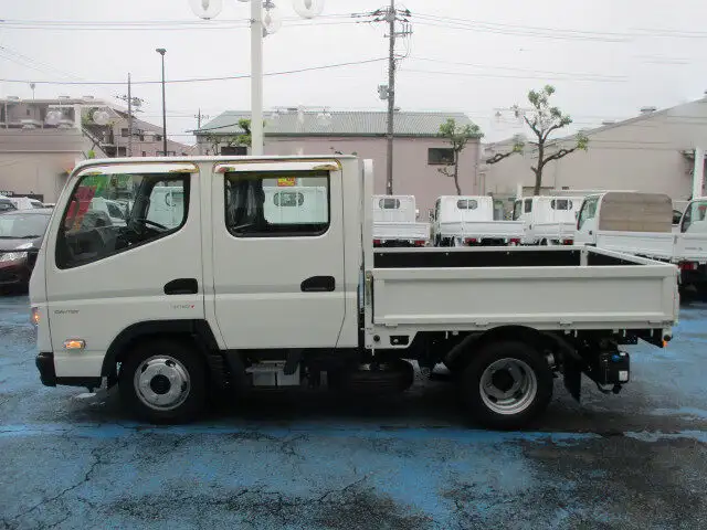 三菱 キャンター 小型 平ボディ Wキャブ 2RG-FBA20の中古トラック画像7