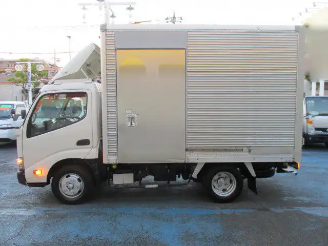 トヨタ ダイナ 小型 アルミバン サイドドア TPG-XZC605の中古トラック画像5