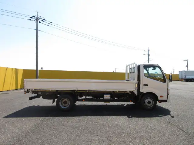 日野 デュトロ 小型 平ボディ 2KG-XZU720M R5の中古トラック画像3