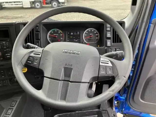 いすゞ ギガ 大型 トラクター ハイルーフ 2デフの中古トラック画像9