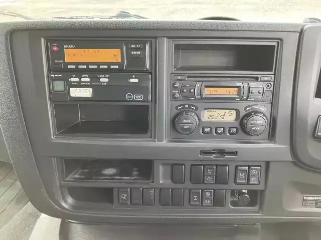 いすゞ ギガ 大型 トラクター 1デフ ベッドの中古トラック画像10
