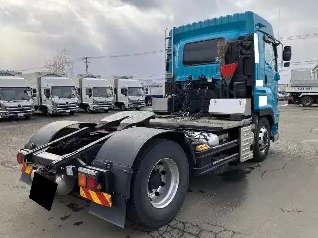 いすゞ ギガ 大型 トラクター 1デフ ベッドの中古トラック画像3