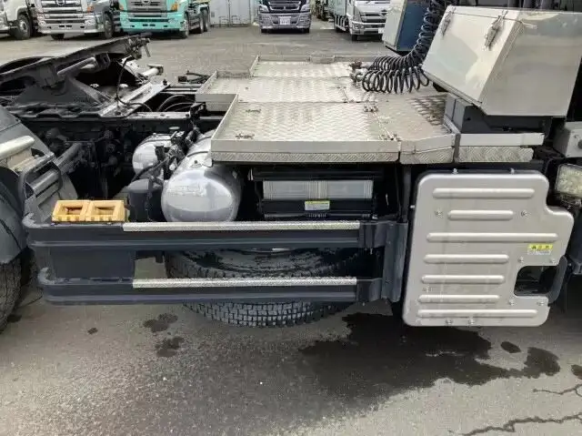 いすゞ ギガ 大型 トラクター 1デフ ベッドの中古トラック画像14