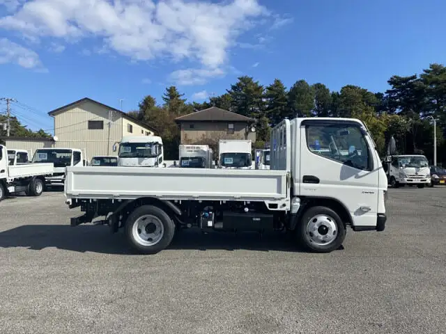 三菱 キャンター 小型 平ボディ 2RG-FBAV0 R5の中古トラック画像4