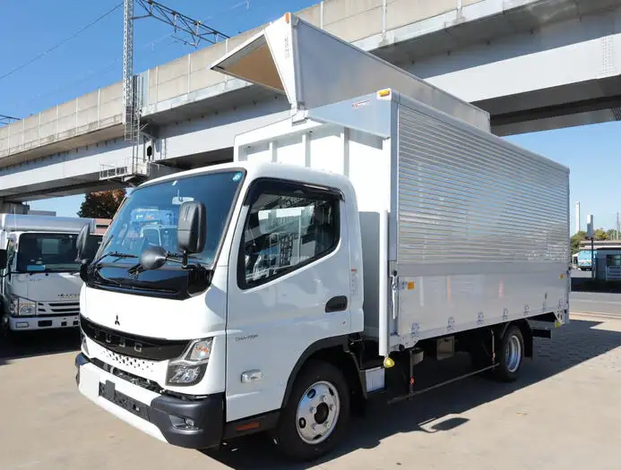 三菱 キャンター 小型 ウイング 2RG-FEB50 R5の中古トラック画像1